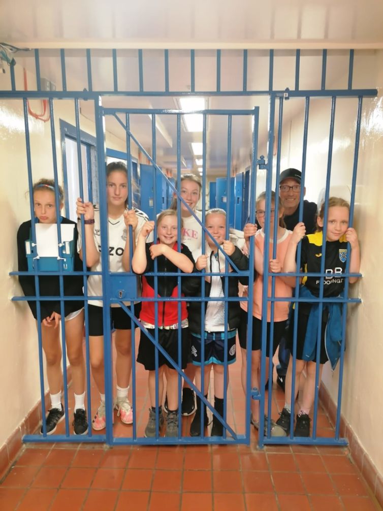 f66e9f4d-80ff-4167-bec7-4de23197493e